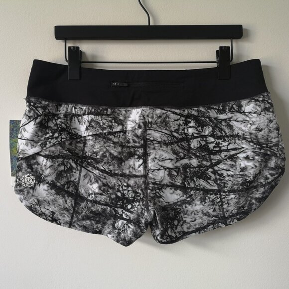 NWT LULULEMON SEAWHEEZE Black White Print Speed Up LR 2.5"Lined Shorts 10 - Picture 4 of 8